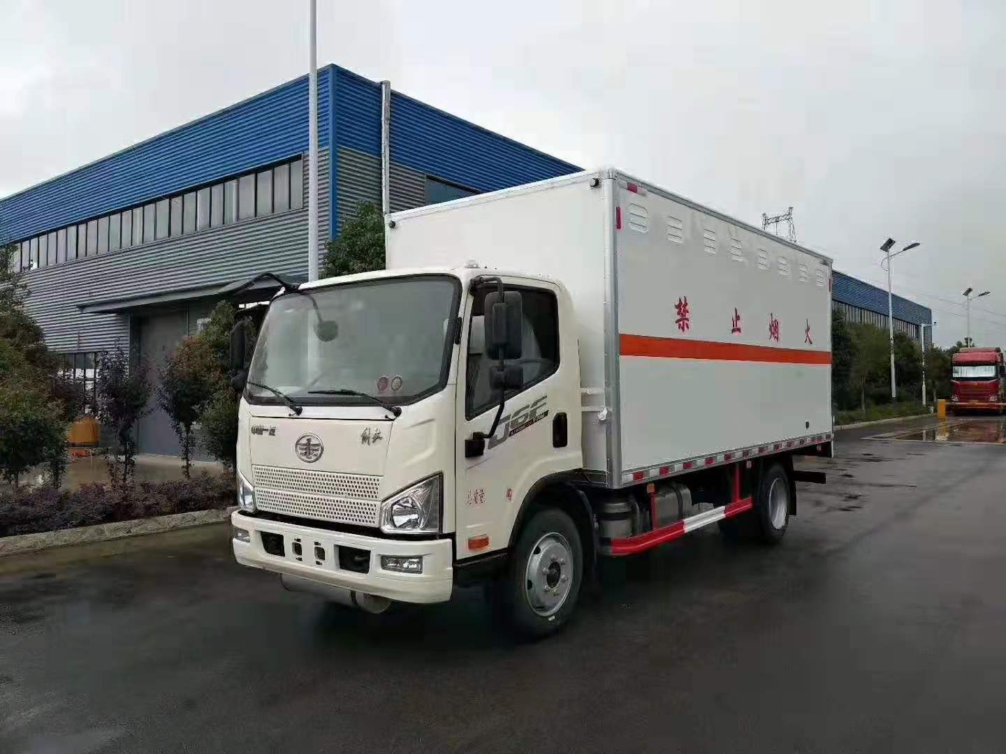 解放5.1米(額載7噸)氣瓶廂式運輸車