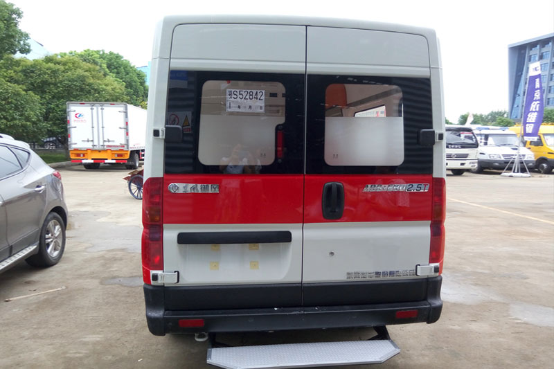 東風御風長軸柴油救護車