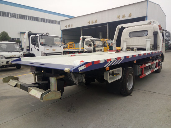 東風多利卡一拖二清障車(黃牌)