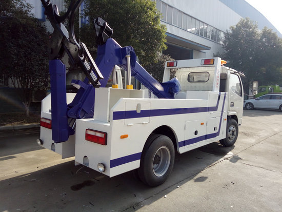 東風(fēng)藍(lán)牌一拖一清障車(國(guó)五排放)